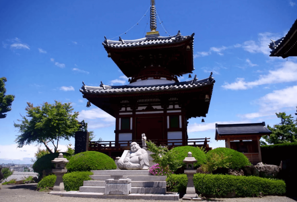 自宅から歩いて５分のところにある長慶寺です。
